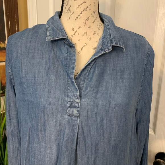 🌸Banana Republic Light Denim Blouse🌸 - Picture 2 of 6